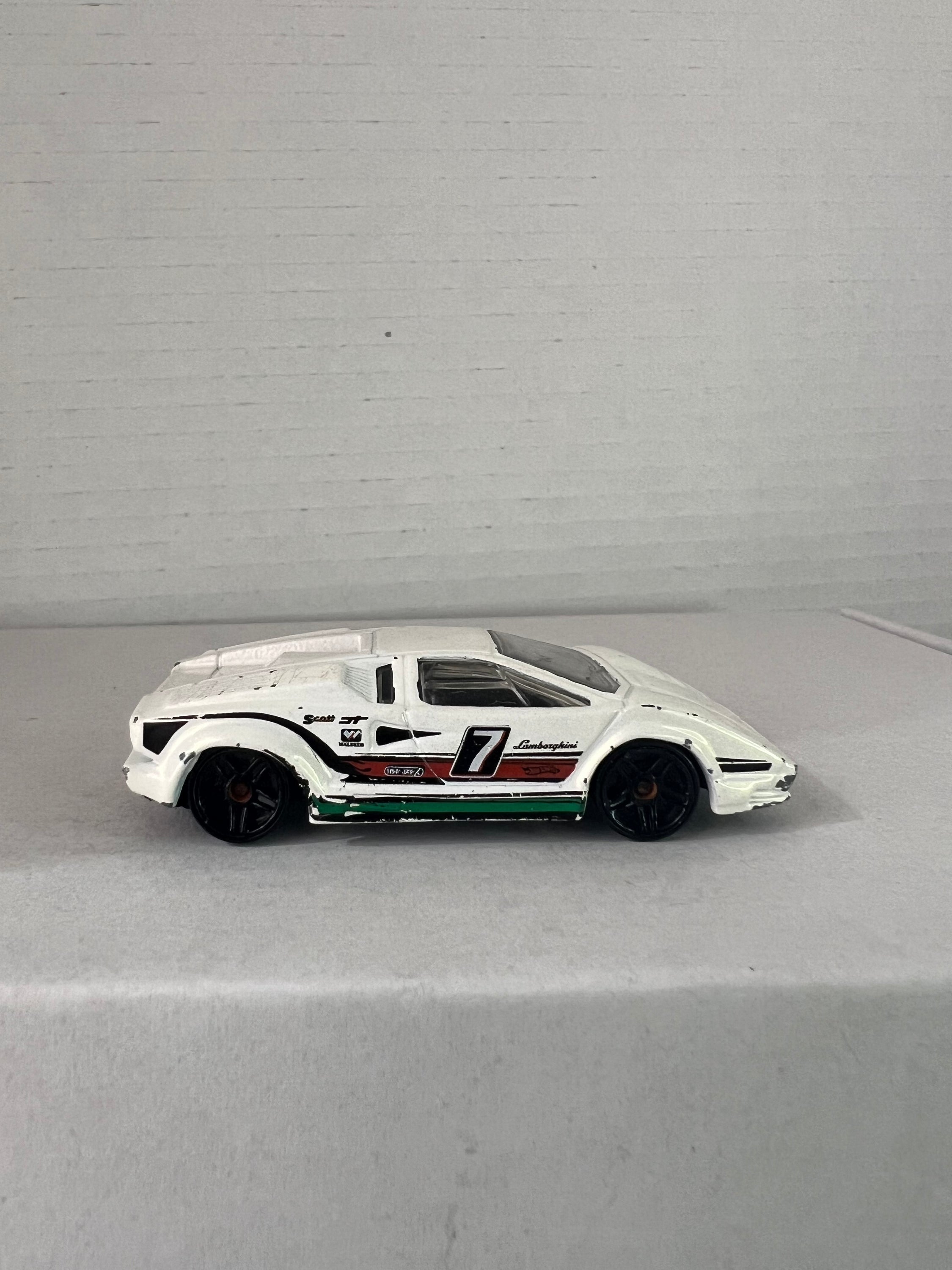 Hot Wheels 25th Anniversary Lamborghini Countach - World Racers (2009)