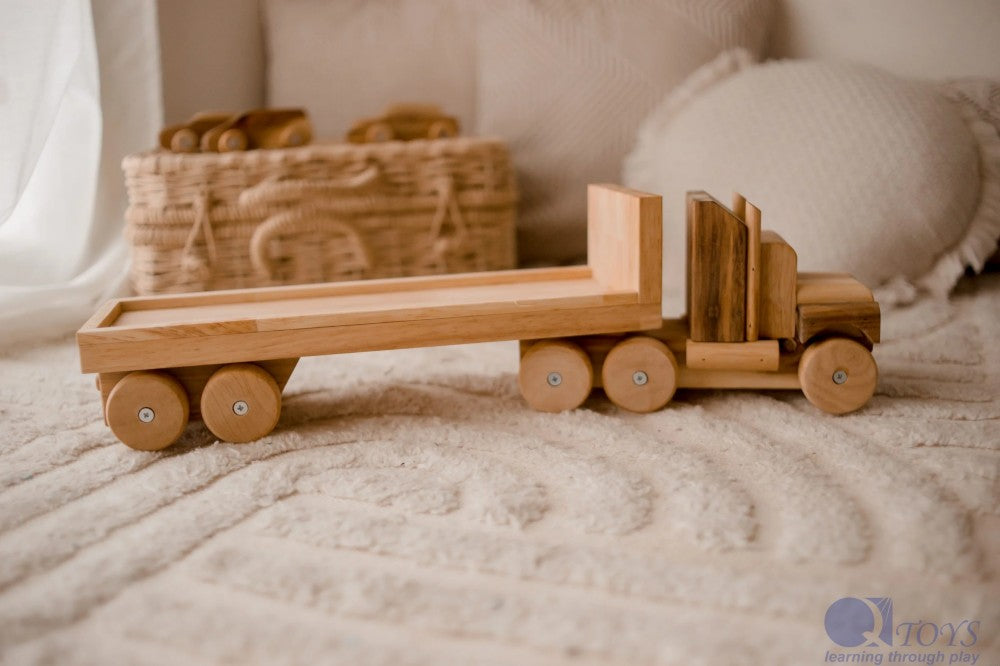 QToys Australia (USA) LOG TRUCK